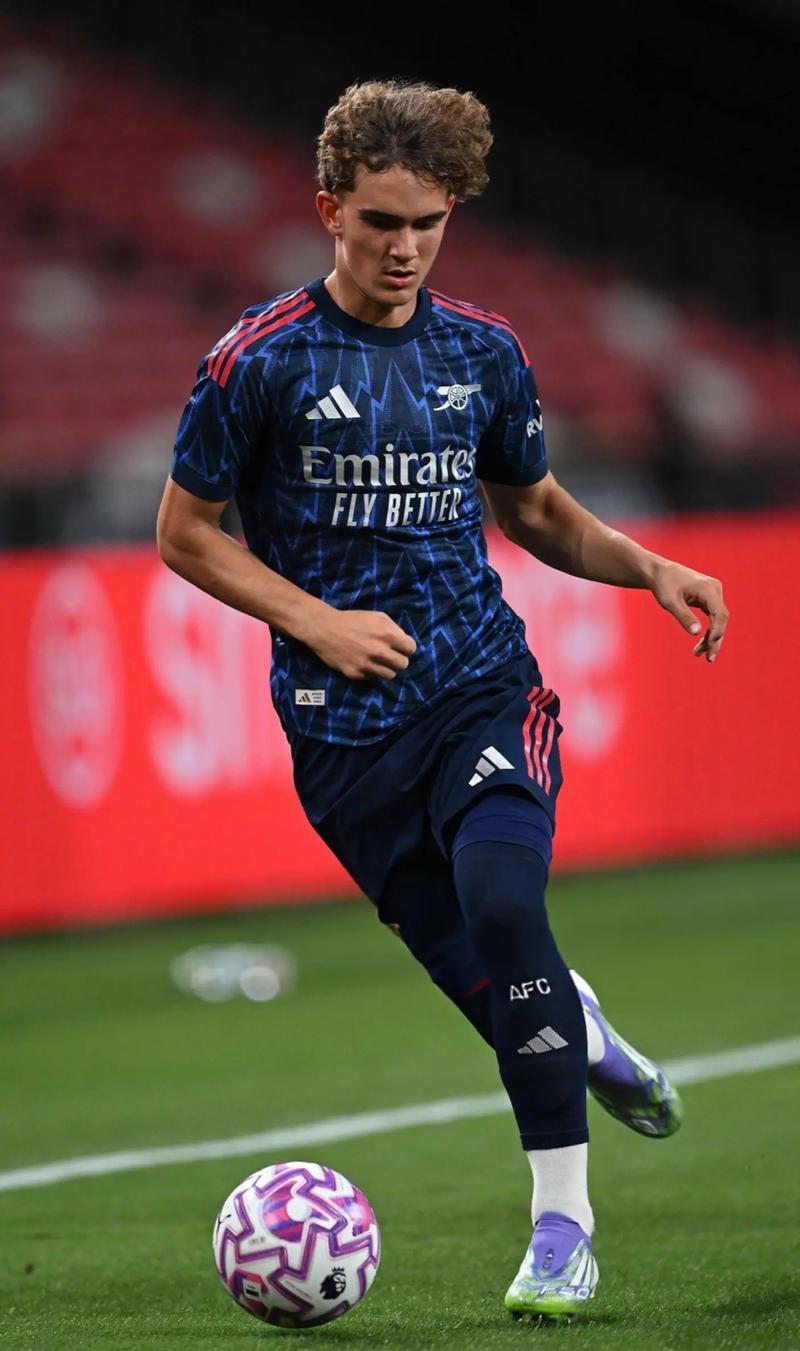 欧冠半场：詹姆斯助攻佩德罗破门，切尔西暂1-0亚特兰大