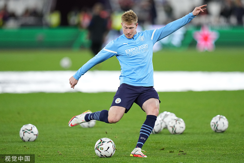 广东籍球员廖锦涛、吕焯毅参与英博队内的大连话挑战，前者胜