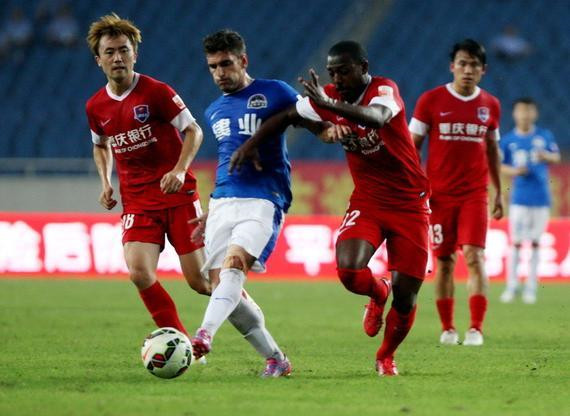 第三次犯规！杨瀚森次节继续率先登场防守送出犯规