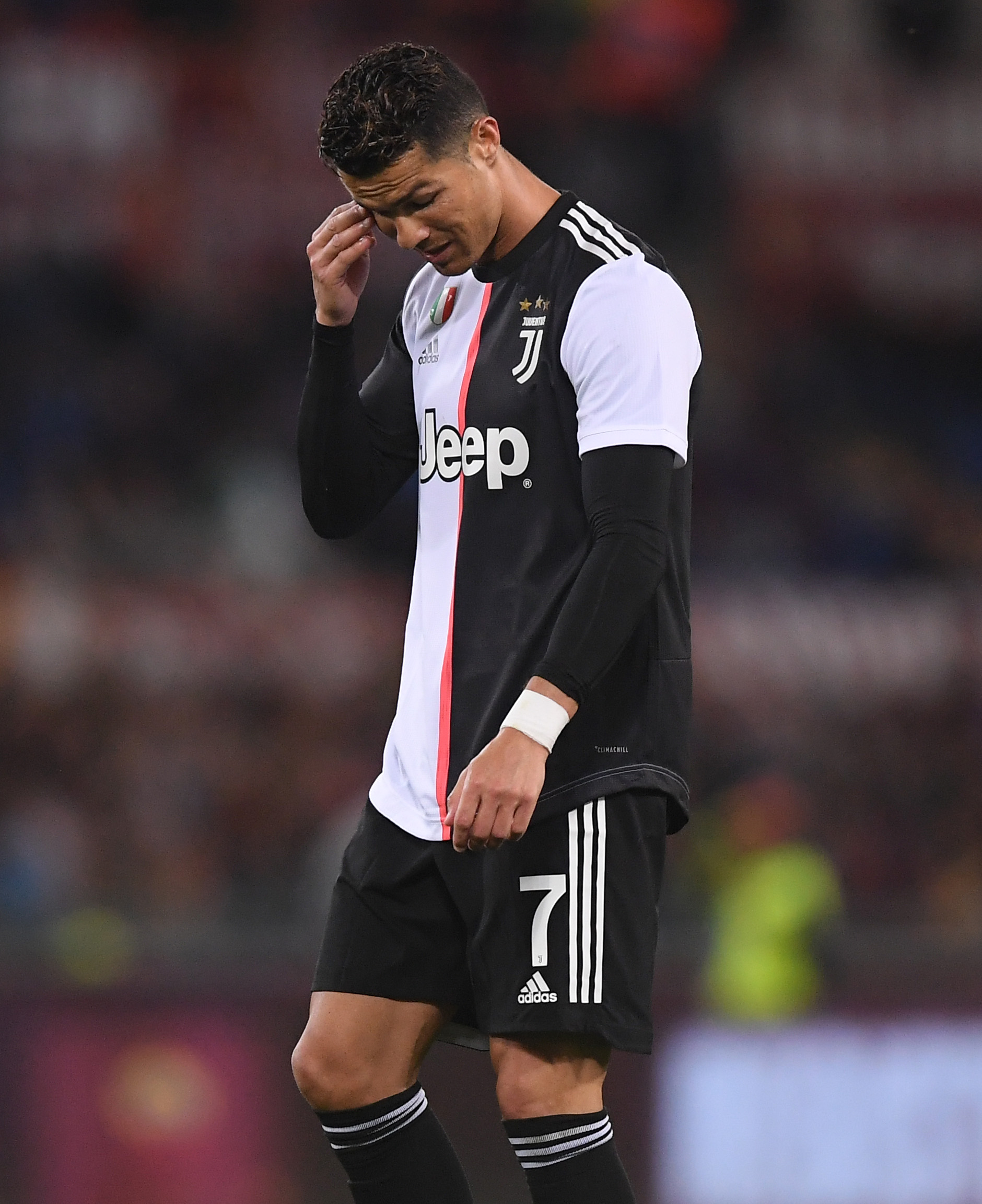 谢娜第一次下场打高尔夫获老公陪伴，甜喊张杰“老张”羡煞旁人